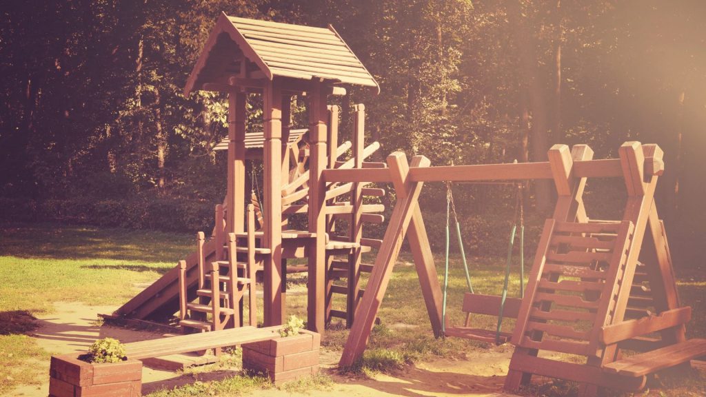 Drewniane place zabaw